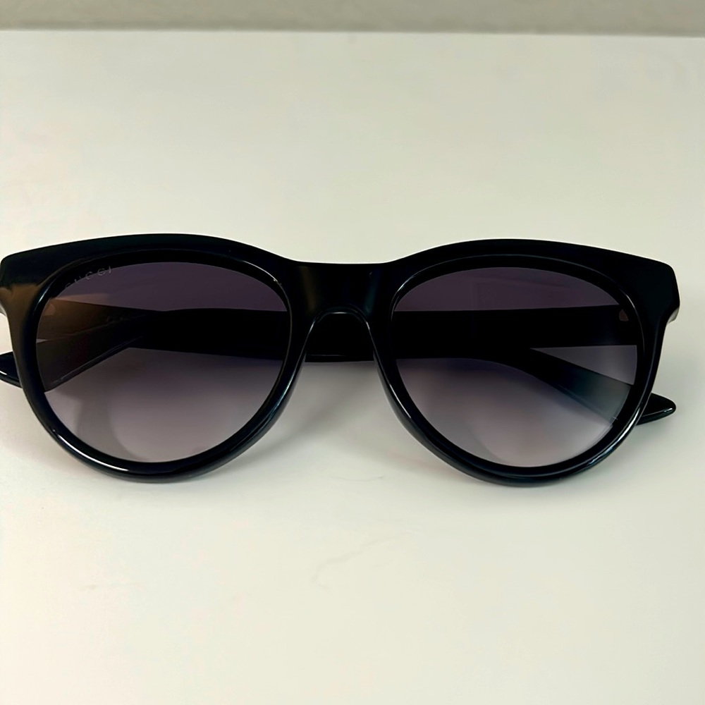 GUCCI SUNGLASSES